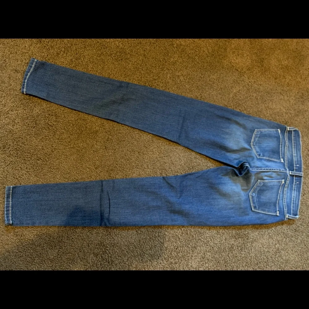 Frayed skinny jeans